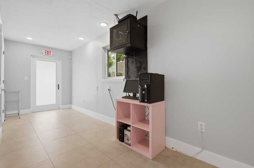 More Photos Of 940 State Road 7, Fort Lauderdale Office For Sale