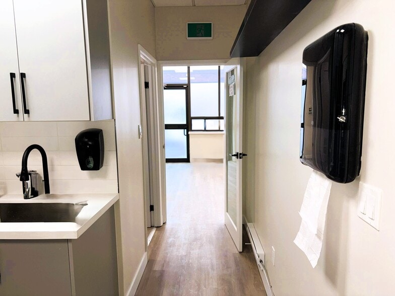 More Photos Of 90 Esna Park Dr, Markham Service For Lease