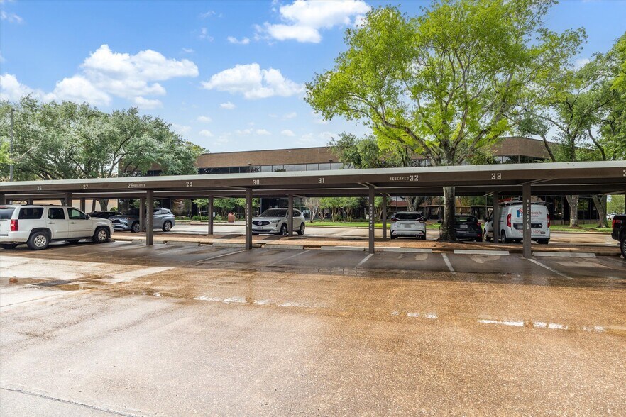 More Photos Of 12727 Featherwood Dr, Houston Office For Lease
