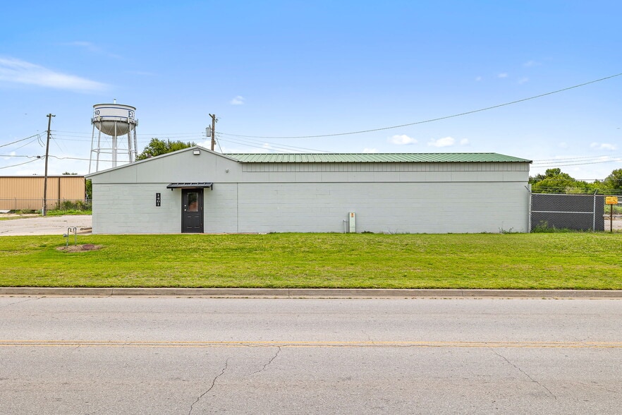 More Photos Of 1401 S Choctaw Ave, El Reno Flex For Lease