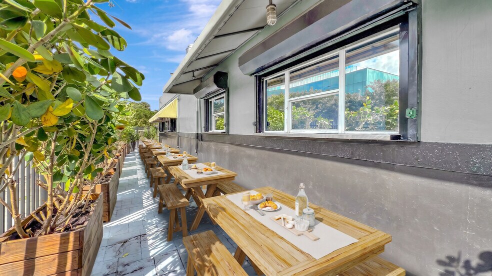 More Photos Of 643 NW 20th St, Miami Freestanding For Sale