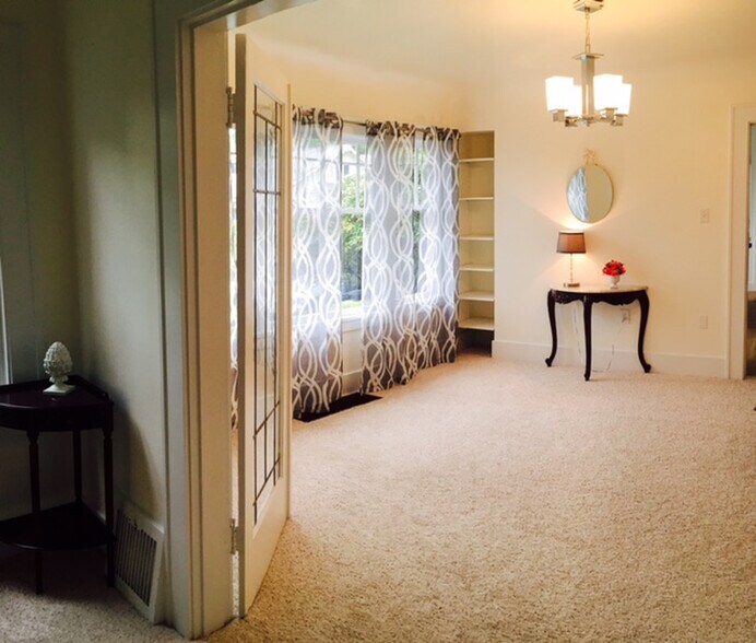 More Photos Of 1302 N 49th St, Seattle Apartments For Sale