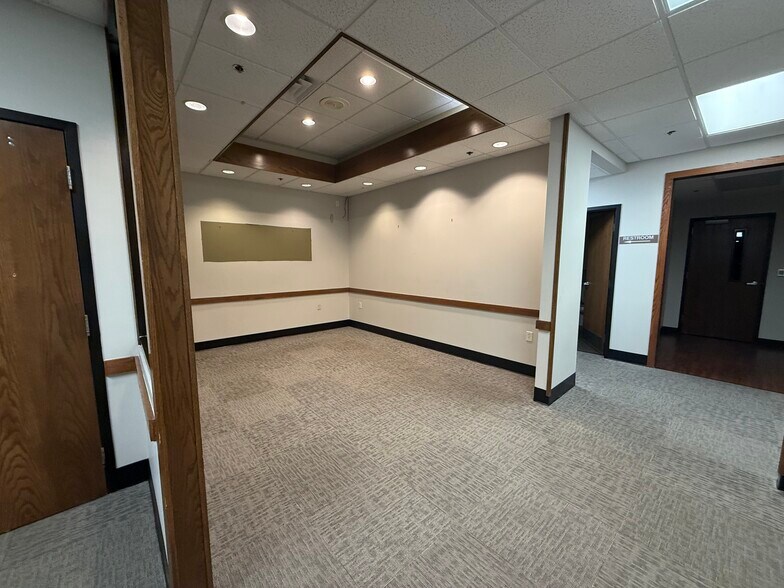 More Photos Of 3415 Golden Rd, Tyler Office For Sale