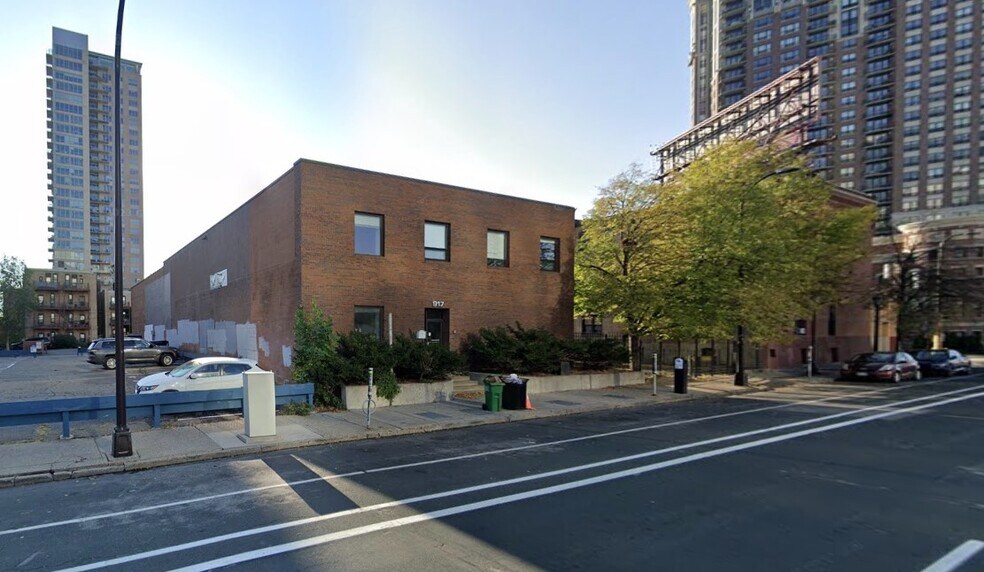 More Photos Of 917 S 5th Ave, Minneapolis Light Distribution For Sale