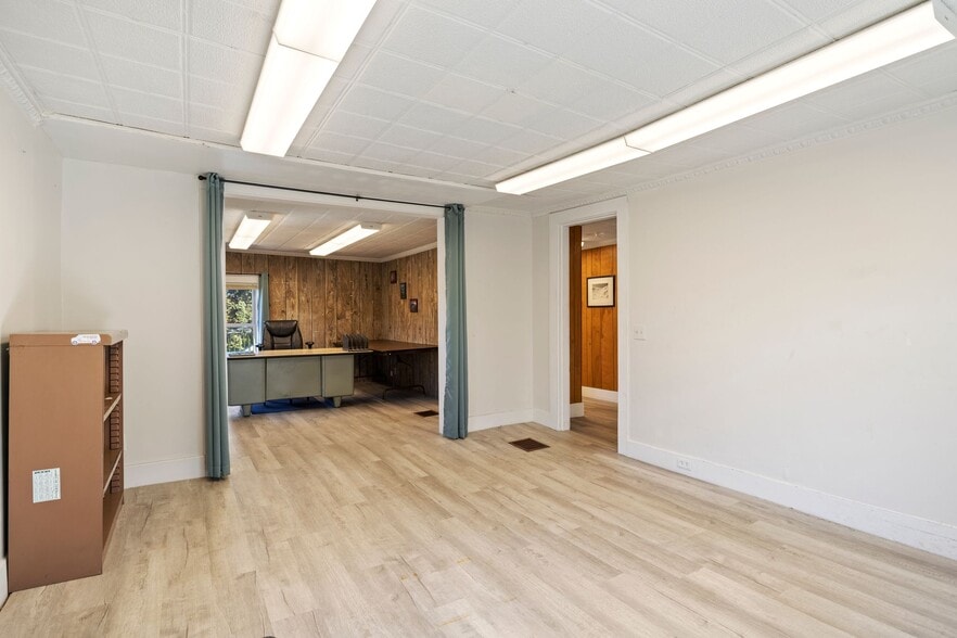 More Photos Of 10 Elm St, Gorham Office For Sale