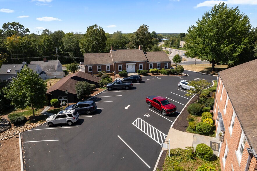 More Photos Of 157 Goose Ln, Guilford Medical For Lease