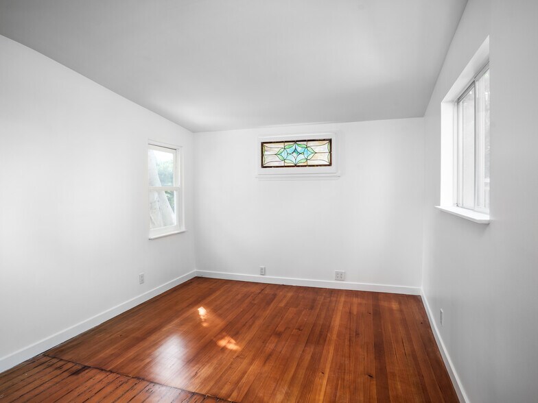 More Photos Of 58 Ozone Ave, Venice Specialty For Sale