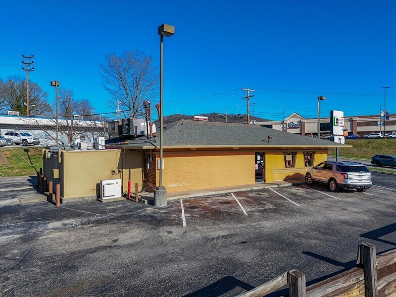 More Photos Of 683 Brandon Ave, Roanoke Fast Food For Sale