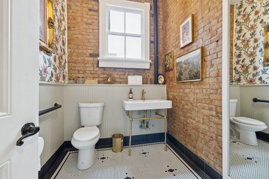 More Photos Of 108 Bridge St, Franklin Storefront For Sale