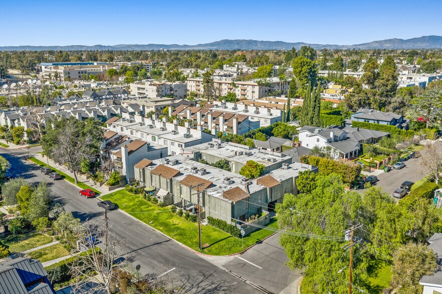 More Photos Of 11607 Acama St, Studio City Apartments For Sale