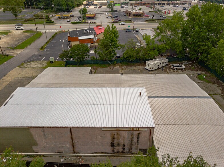 More Photos Of 8456 Newman St, Douglasville Light Manufacturing For Lease