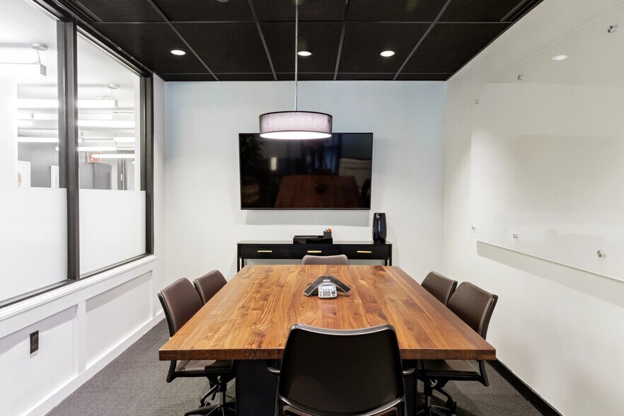 More Photos Of 261 Madison Ave, New York Coworking Space