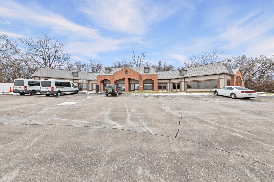 More Photos Of 3730 S Elizabeth St, Independence Medical For Lease