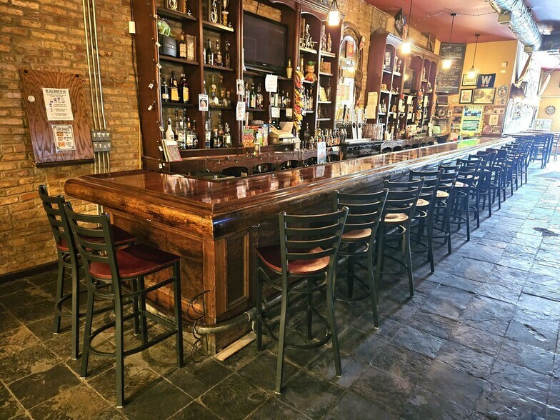 More Photos Of 1822 W Addison St, Chicago Restaurant For Sale