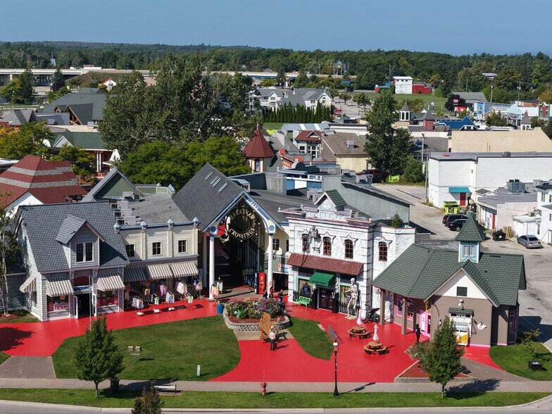 More Photos Of 102-258 S Huron Ave, Mackinaw City Storefront Retail Office For Lease
