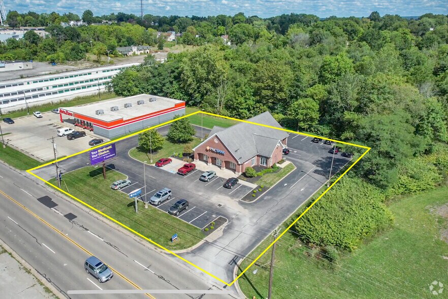 More Photos Of 151 S Meridian Rd, Youngstown Bank For Sale