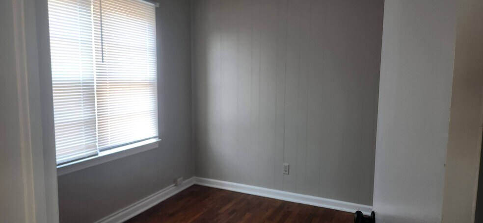 More Photos Of 920 N Main St, Stillwater Flex For Lease