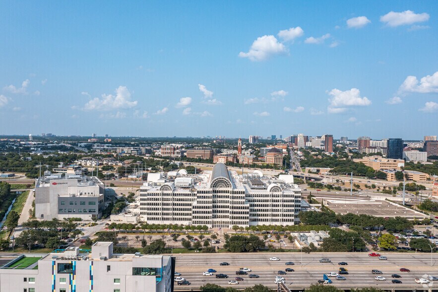 More Photos Of 1950 N Stemmons Fwy, Dallas Office For Lease