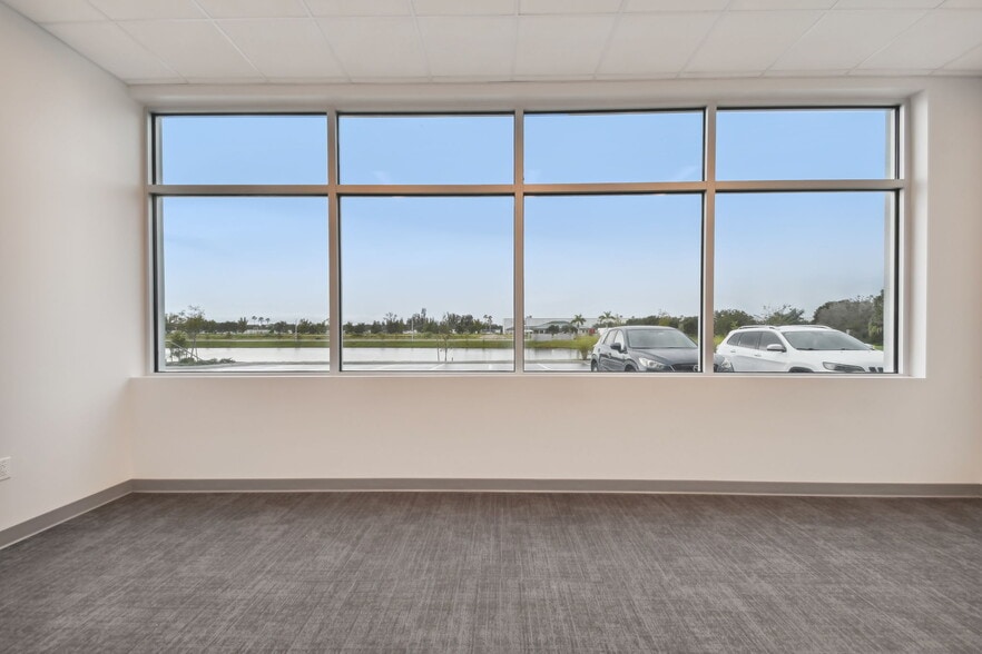 More Photos Of 4505 24th St E, Bradenton Distribution For Lease