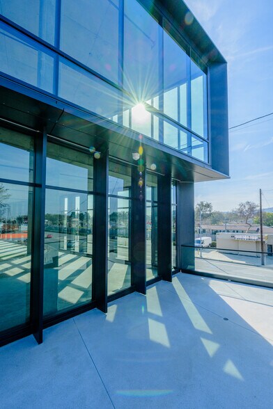 More Photos Of 5237 W Jefferson Blvd, Los Angeles Office For Sale