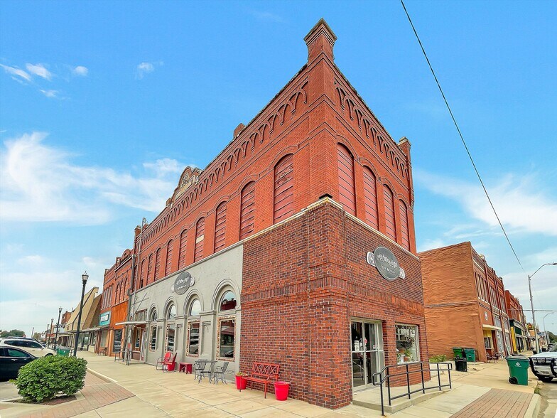 More Photos Of 100 W 4th St, Hobart Restaurant For Sale