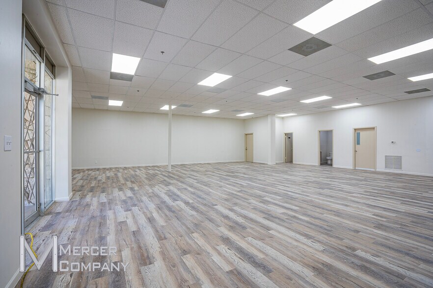 More Photos Of 8400 Directors Row, Dallas Warehouse For Lease
