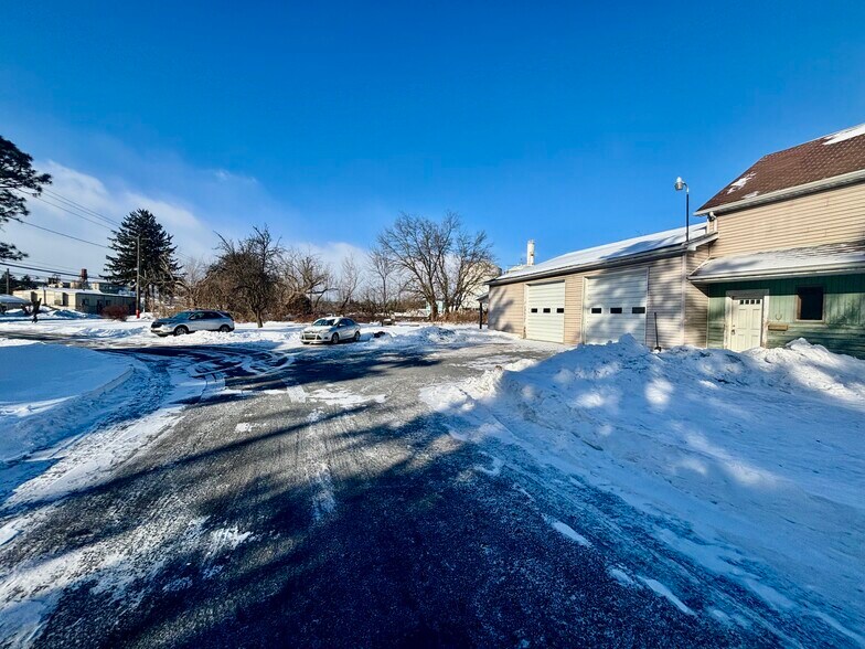 More Photos Of 406 Hercules Dr, Stockertown Flex For Lease