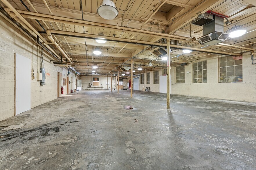 More Photos Of 680 Meadow St, Chicopee Manufacturing For Lease