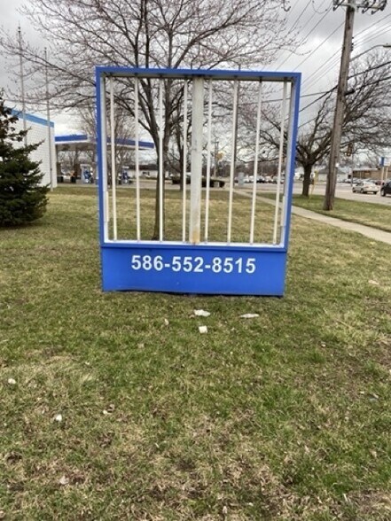 More Photos Of 14021 E 10 Mile Rd, Warren Service For Sale