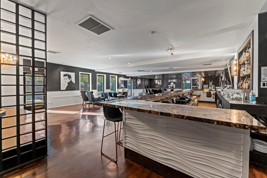 More Photos Of 281 W Main St, Ventura Storefront Retail Residential For Sale