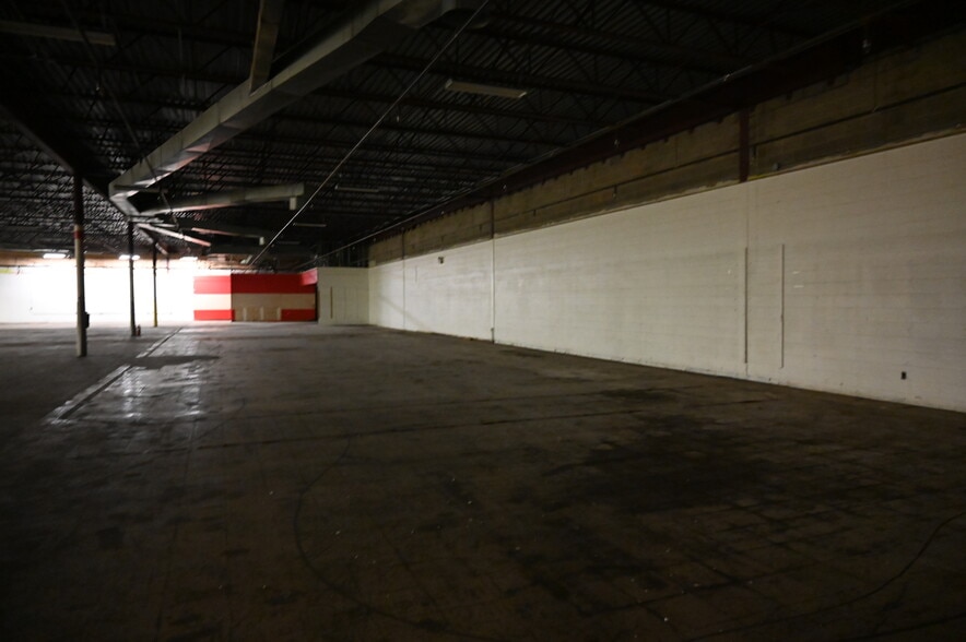 More Photos Of 2300 Claremont Ave, Ashland Storefront For Sale