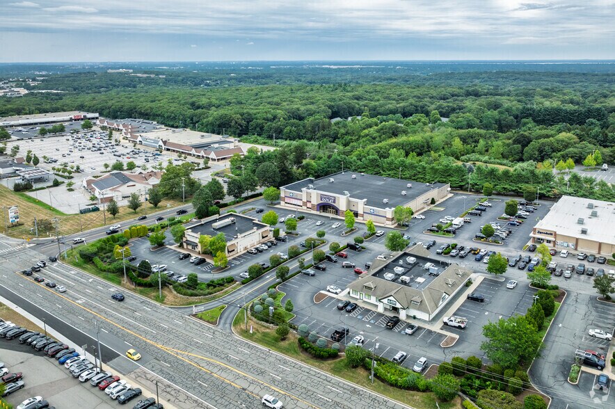 More Photos Of 444 Quaker Ln, Warwick Medical For Sale