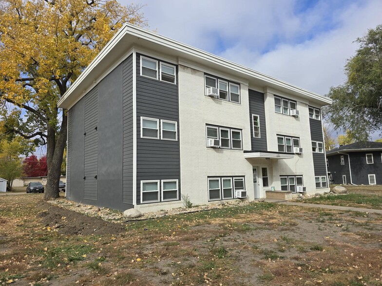 Primary Photo Of 1351 Iowa Ave SE, Huron Apartments For Sale