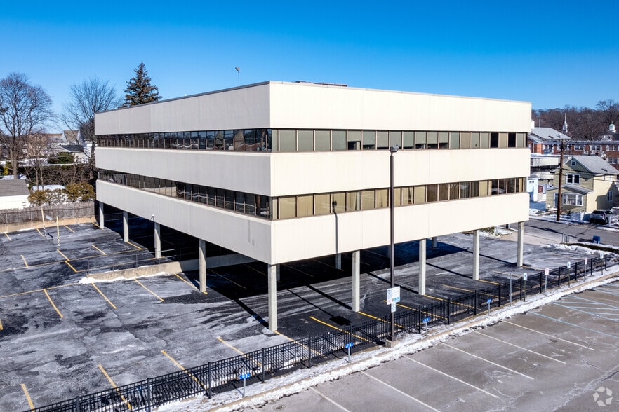 More Photos Of 44 S Bayles Ave, Port Washington Medical For Lease