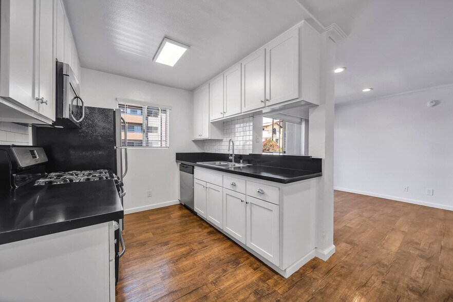 More Photos Of 1320 N Sycamore Ave, Los Angeles Apartments For Sale