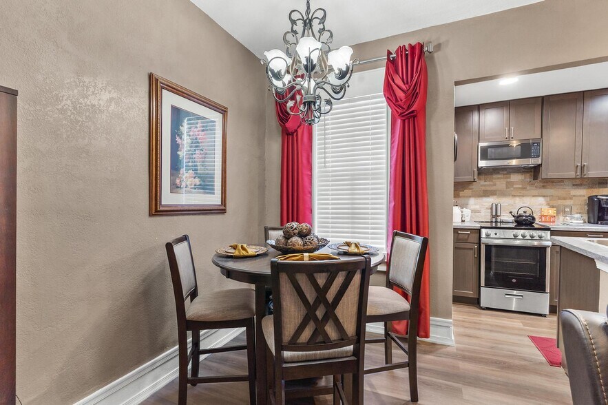 More Photos Of 1024 W Main St, Leesburg Storefront Retail Residential For Sale