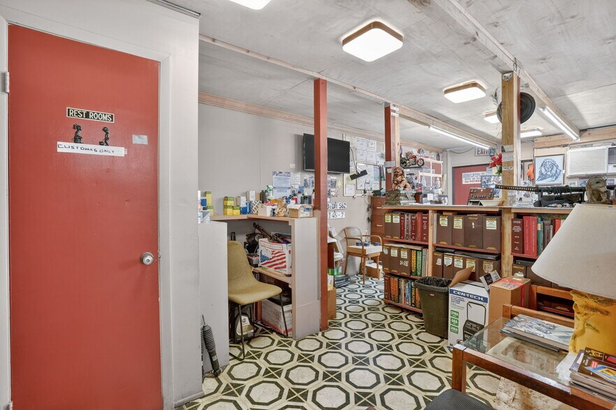 More Photos Of 3838 Shipping Ave, Miami Auto Repair For Sale