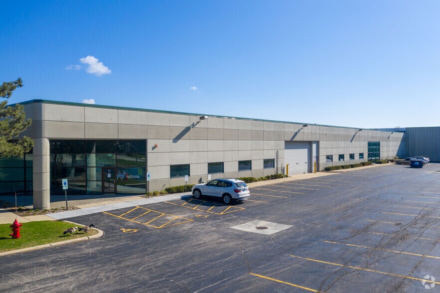 Primary Photo Of 515 Huehl Rd, Northbrook Warehouse For Lease