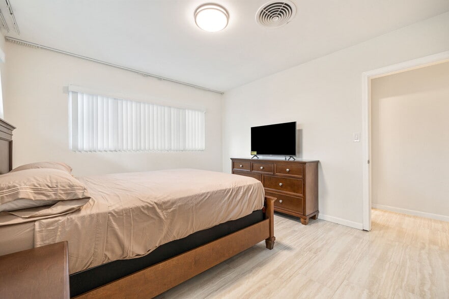 More Photos Of 1425 S Via Soledad, Palm Springs Apartments For Sale