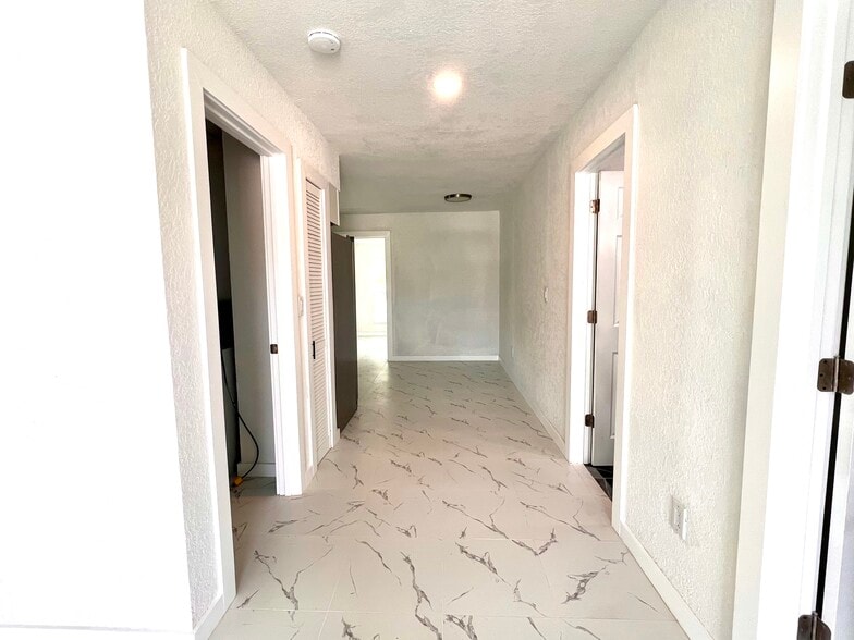 More Photos Of 2578 Jackson St, Fort Myers Apartments For Sale