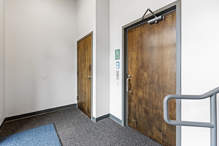 More Photos Of 323 State St, Augusta Office Residential For Sale