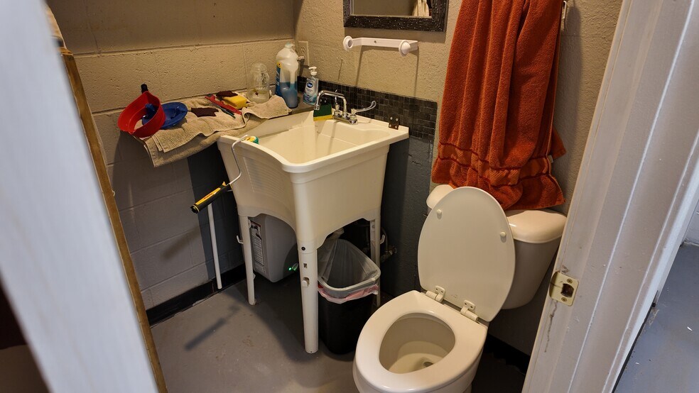 More Photos Of 5467 N Main St, Joplin Freestanding For Sale