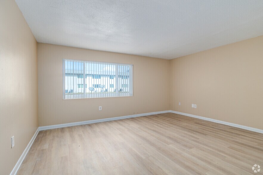 More Photos Of 8372 Beacon Blvd, Fort Myers Apartments For Sale