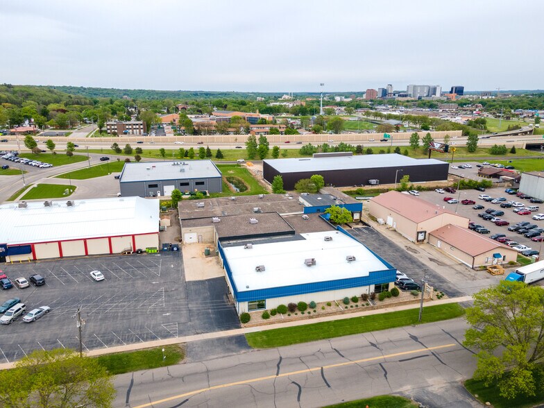 More Photos Of 1304 Valleyhigh Dr NW, Rochester Showroom For Sale