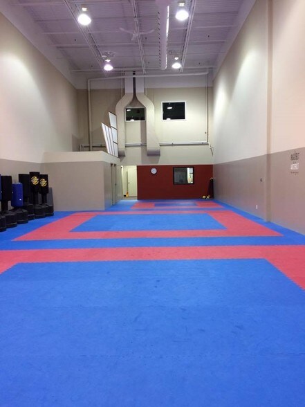 More Photos Of 570 Bryne Dr, Barrie Light Distribution For Lease