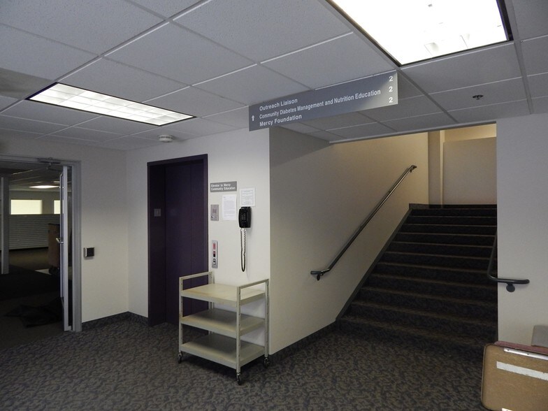 More Photos Of 2475 NW Stewart Pky, Roseburg General Retail For Lease