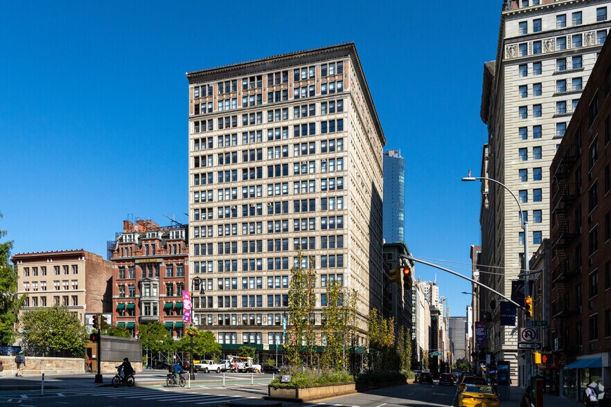 More Photos Of 200 Park Ave S, New York Office For Lease