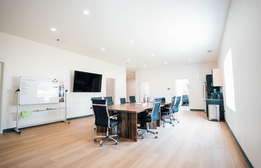 More Photos Of 1679 Lee Road 10, Auburn Warehouse For Lease