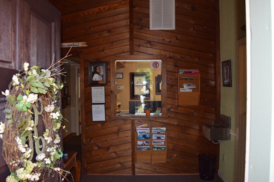 More Photos Of 1007 Carthage St, Sanford Medical For Lease