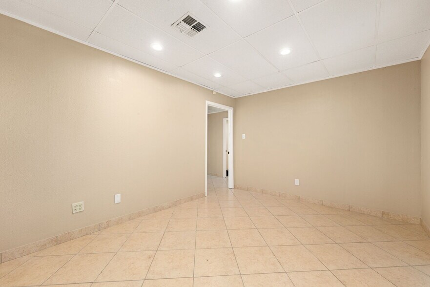 More Photos Of 130 W San Augustine St, Deer Park Office For Sale